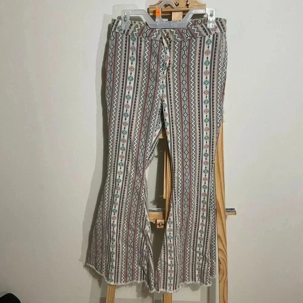 Rock & Roll Cowgirl Denim Ladies Button Bargain Bell Aztec Jeans Size 30x32